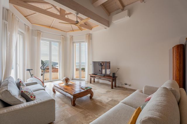 Maison &agrave; vendre - 5 pi&egrave;ces - 200 m2 - Villefranche Sur Mer - 06 - PROVENCE-ALPES-COTE-D-AZUR