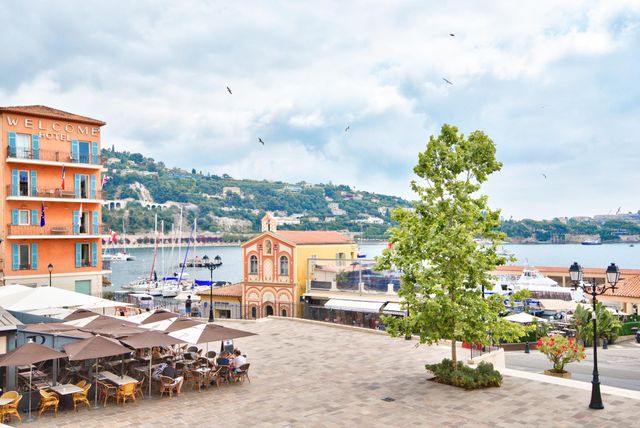 Appartement F3 à vendre - 3 pièces - 65 m2 - Villefranche Sur Mer - 06 - PROVENCE-ALPES-COTE-D-AZUR