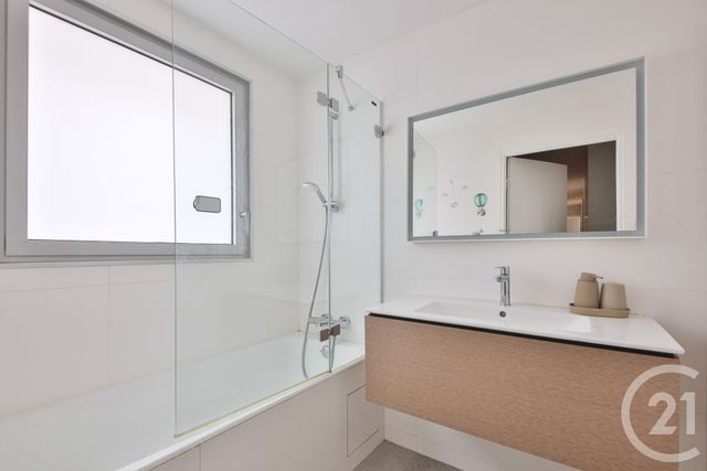 Appartement F4 &agrave; louer - 4 pi&egrave;ces - 113 m2 - Paris - 75009 - ILE-DE-FRANCE