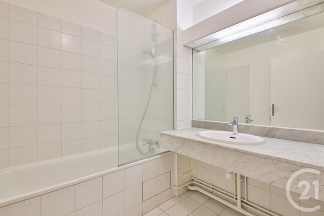 Appartement F3 &agrave; louer - 3 pi&egrave;ces - 74 m2 - Paris - 75009 - ILE-DE-FRANCE