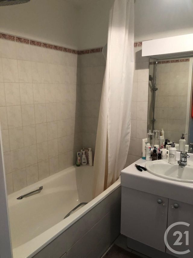 Appartement F3 &agrave; louer - 3 pi&egrave;ces - 53,76 m2 - Courbevoie - 92 - ILE-DE-FRANCE