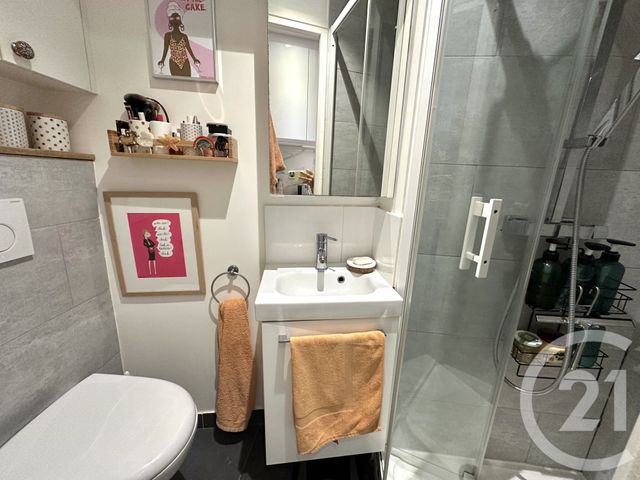 Appartement F2 &agrave; louer - 2 pi&egrave;ces - 31,79 m2 - Paris - 75018 - ILE-DE-FRANCE