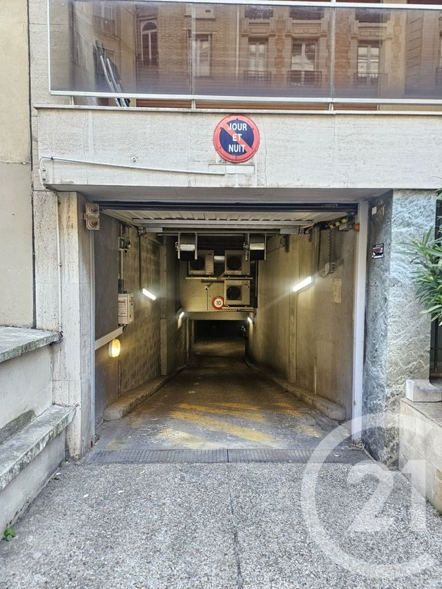 Parking à louer - 10,52 m2 - Paris - 75016 - ILE-DE-FRANCE