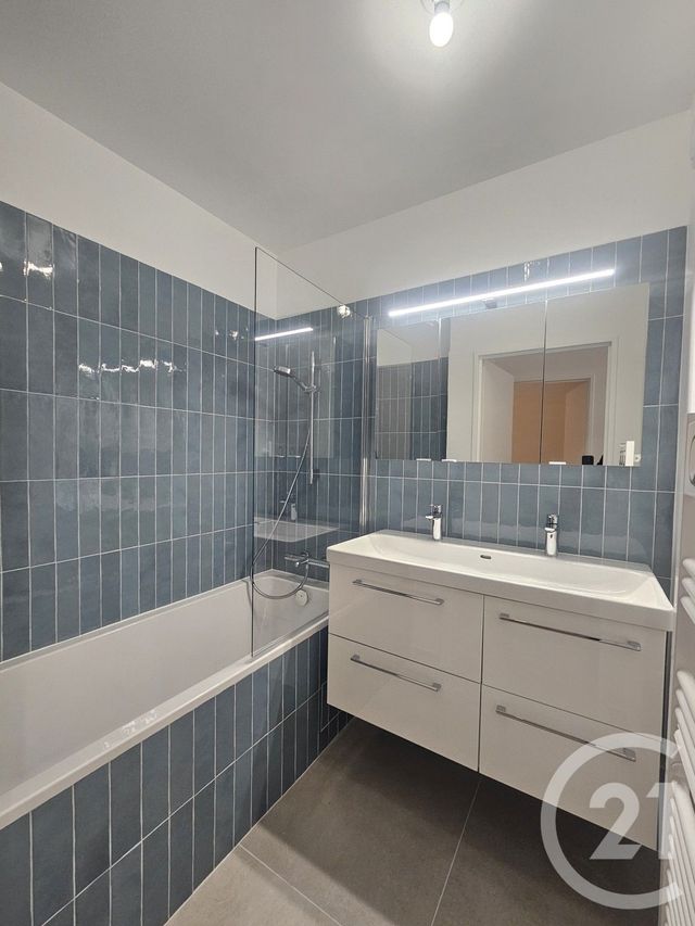 Appartement F4 &agrave; louer - 4 pi&egrave;ces - 84,02 m2 - Courbevoie - 92 - ILE-DE-FRANCE