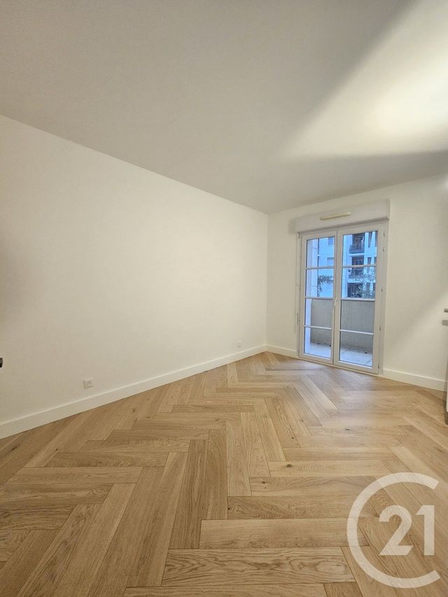 Appartement F4 &agrave; louer - 4 pi&egrave;ces - 84,02 m2 - Courbevoie - 92 - ILE-DE-FRANCE