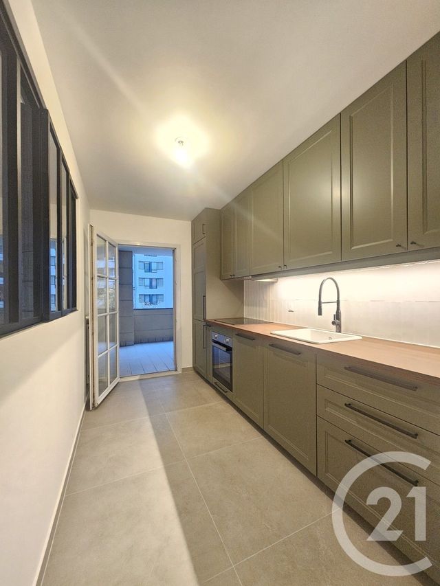 Appartement F4 &agrave; louer - 4 pi&egrave;ces - 84,02 m2 - Courbevoie - 92 - ILE-DE-FRANCE