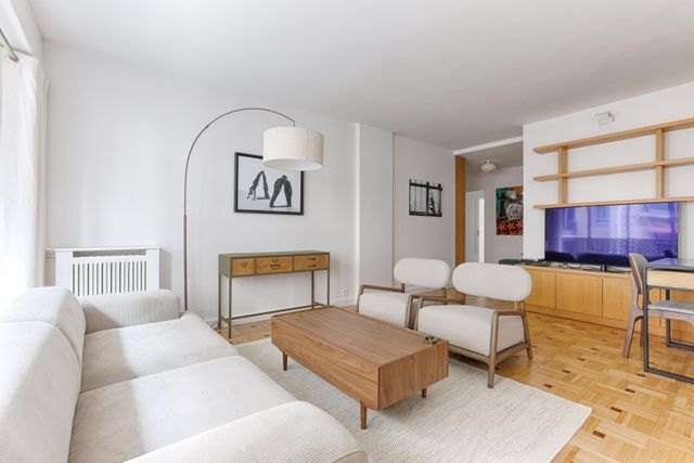 Appartement F5 &agrave; louer - 5 pi&egrave;ces - 101,33 m2 - Paris - 75016 - ILE-DE-FRANCE