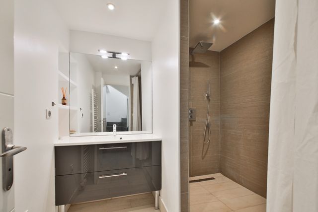 Maison &agrave; louer - 6 pi&egrave;ces - 164,61 m2 - Neuilly Sur Seine - 92 - ILE-DE-FRANCE