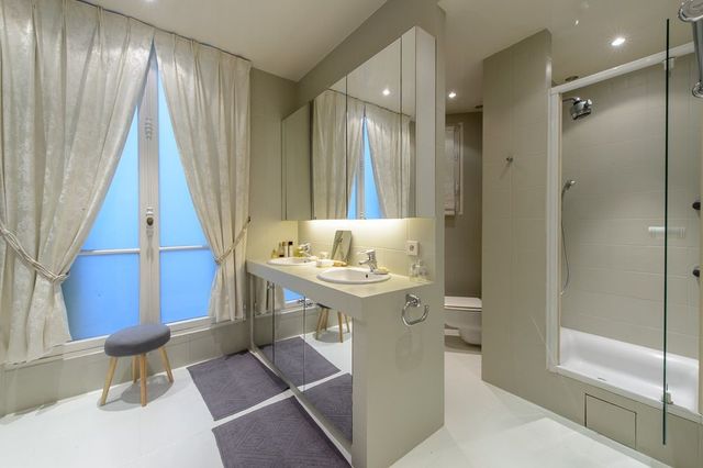Appartement F6 &agrave; louer - 6 pi&egrave;ces - 191,78 m2 - Paris - 75016 - ILE-DE-FRANCE