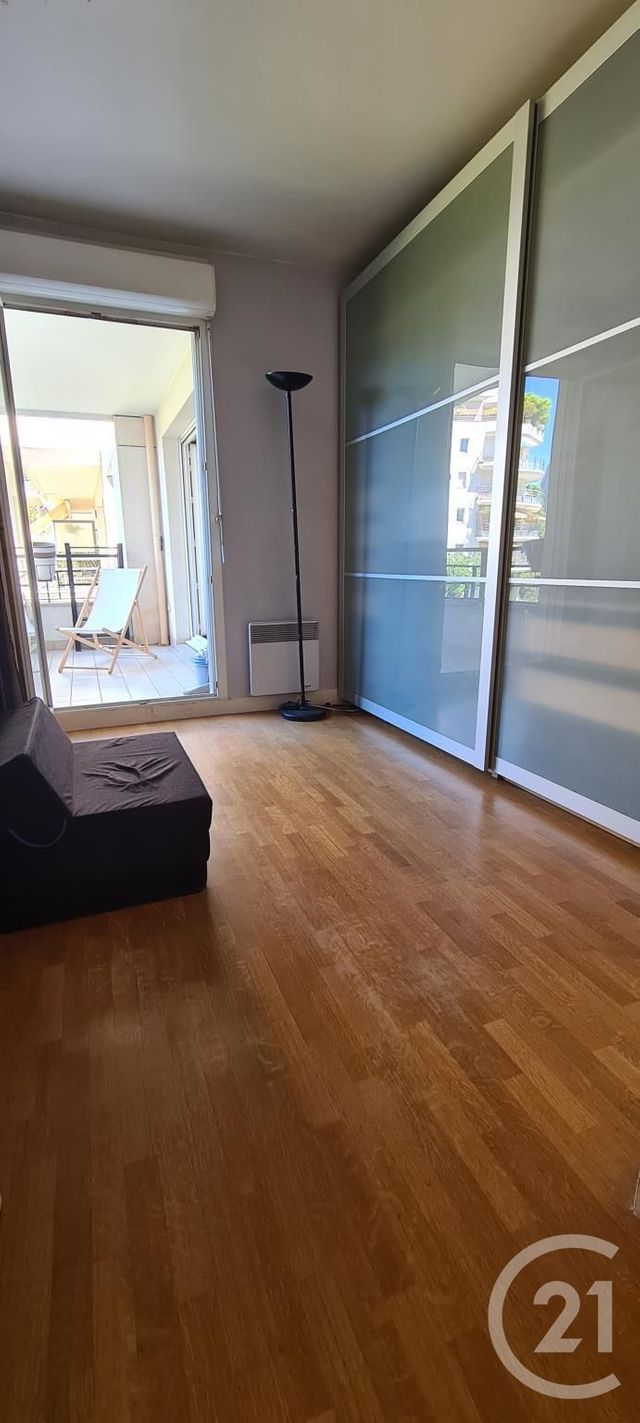 Appartement F3 à louer - 3 pièces - 56,03 m2 - Issy Les Moulineaux - 92 - ILE-DE-FRANCE