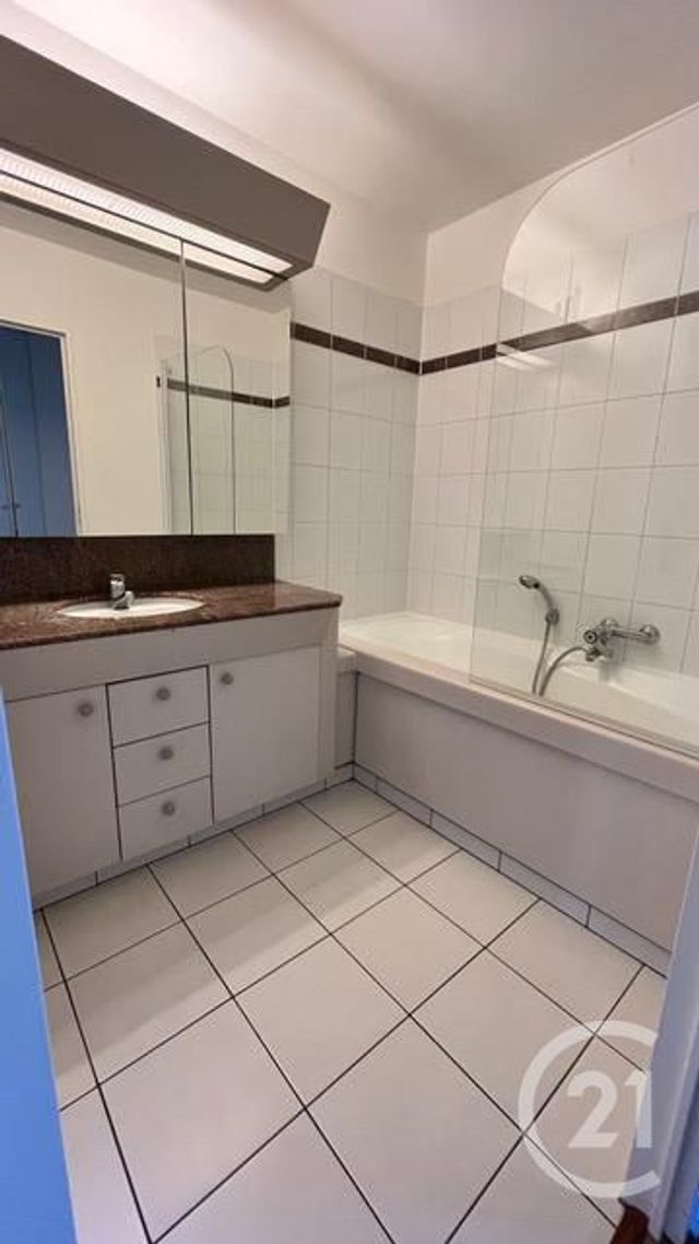 Appartement F3 &agrave; louer - 3 pi&egrave;ces - 78,50 m2 - Issy Les Moulineaux - 92 - ILE-DE-FRANCE