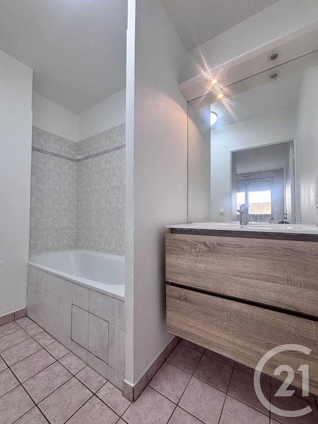 Appartement F2 à vendre - 2 pièces - 41 m2 - La Plaine St Denis - 93 - ILE-DE-FRANCE