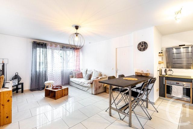 Appartement F2 à vendre - 2 pièces - 46 m2 - La Plaine St Denis - 93 - ILE-DE-FRANCE