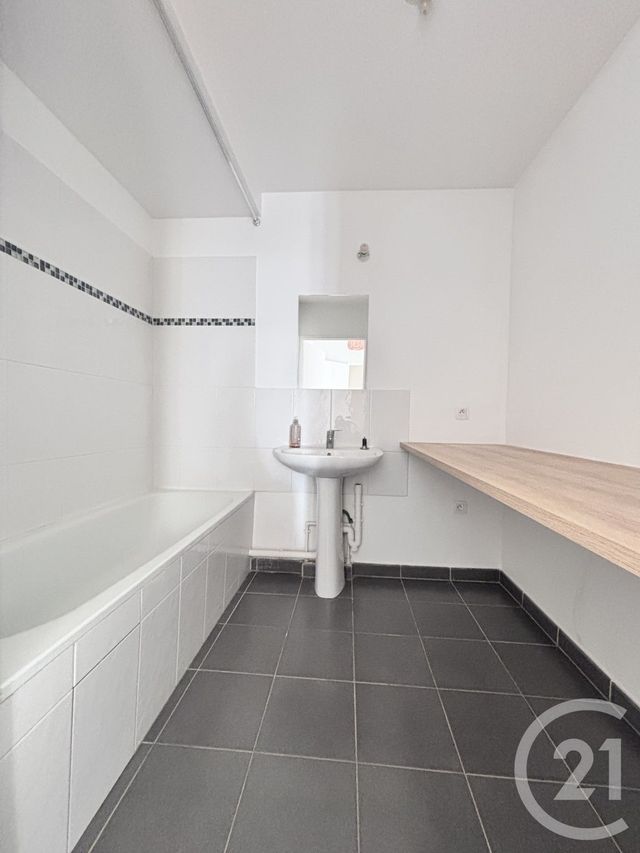 Appartement F3 à vendre - 3 pièces - 66,09 m2 - St Denis - 93 - ILE-DE-FRANCE