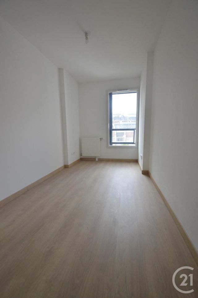 Appartement F4 &agrave; louer - 4 pi&egrave;ces - 75 m2 - La Plaine St Denis - 93 - ILE-DE-FRANCE