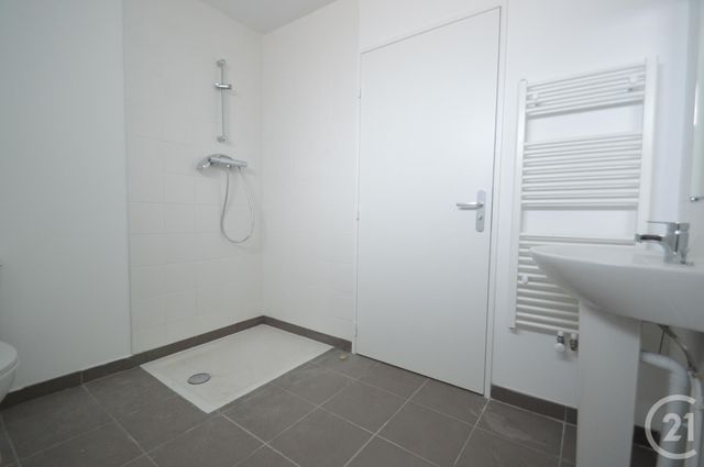 Appartement F4 &agrave; louer - 4 pi&egrave;ces - 75 m2 - La Plaine St Denis - 93 - ILE-DE-FRANCE