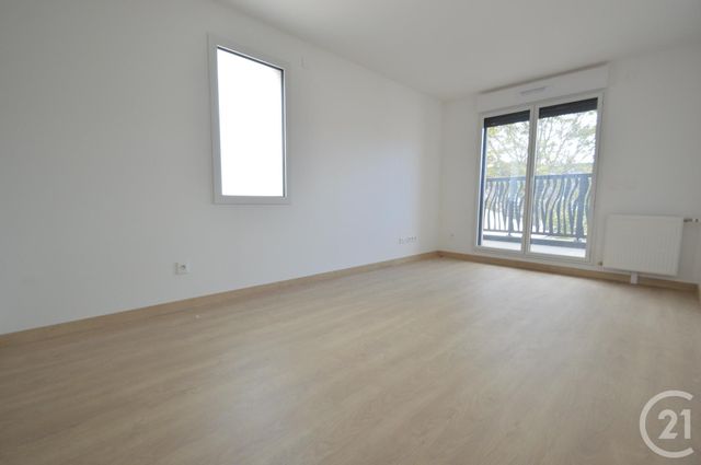 Appartement F4 &agrave; louer - 4 pi&egrave;ces - 75 m2 - La Plaine St Denis - 93 - ILE-DE-FRANCE