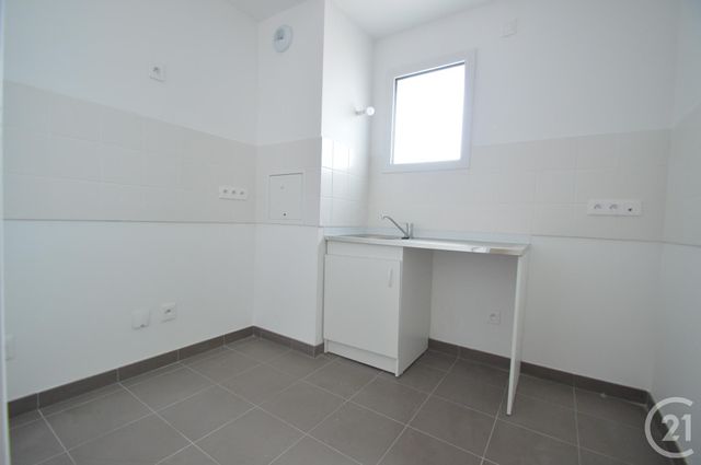 Appartement F4 &agrave; louer - 4 pi&egrave;ces - 75 m2 - La Plaine St Denis - 93 - ILE-DE-FRANCE