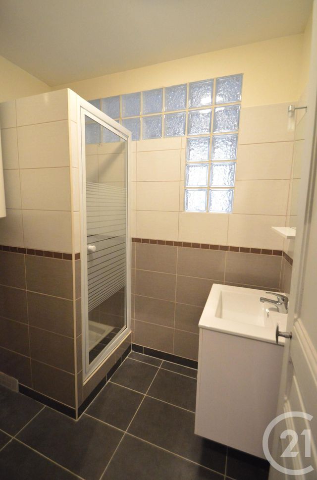 Appartement F2 &agrave; louer - 2 pi&egrave;ces - 35,25 m2 - La Plaine St Denis - 93 - ILE-DE-FRANCE