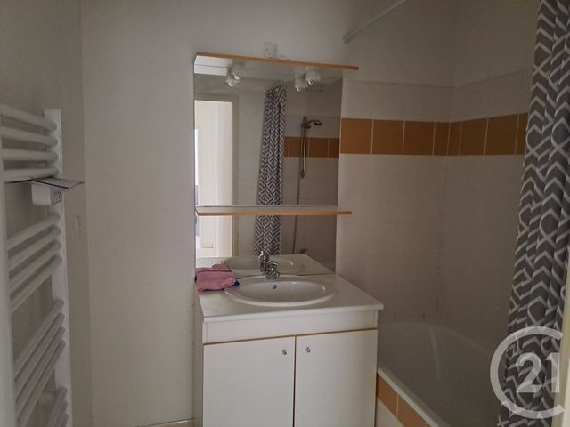 Appartement &agrave; louer - 2 pi&egrave;ces - 43 m2 - Alencon - 61 - BASSE-NORMANDIE