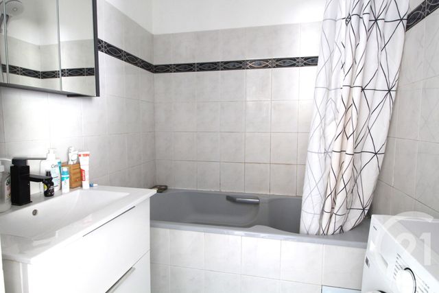 Appartement F4 &agrave; louer - 4 pi&egrave;ces - 82,88 m2 - Montluel - 01 - RHONE-ALPES