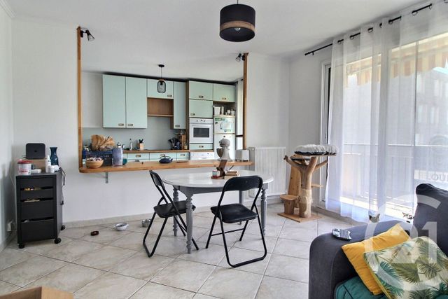 Appartement F4 &agrave; louer - 4 pi&egrave;ces - 82,88 m2 - Montluel - 01 - RHONE-ALPES