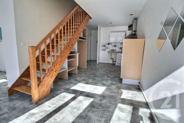 Appartement Duplex &agrave; louer - 5 pi&egrave;ces - 60 m2 - Montluel - 01 - RHONE-ALPES