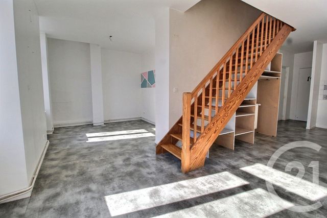 Appartement Duplex &agrave; louer - 5 pi&egrave;ces - 60 m2 - Montluel - 01 - RHONE-ALPES