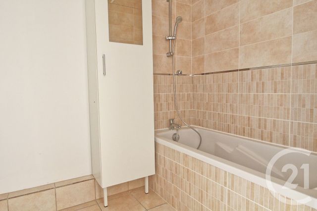 Appartement F3 &agrave; louer - 3 pi&egrave;ces - 65 m2 - Dagneux - 01 - RHONE-ALPES