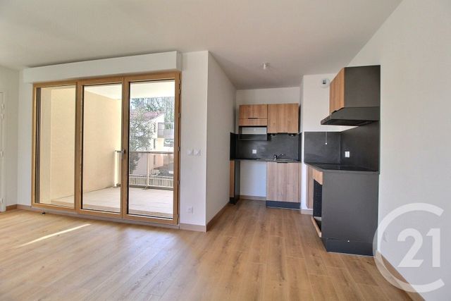 Appartement F3 &agrave; louer - 3 pi&egrave;ces - 66,34 m2 - Montluel - 01 - RHONE-ALPES