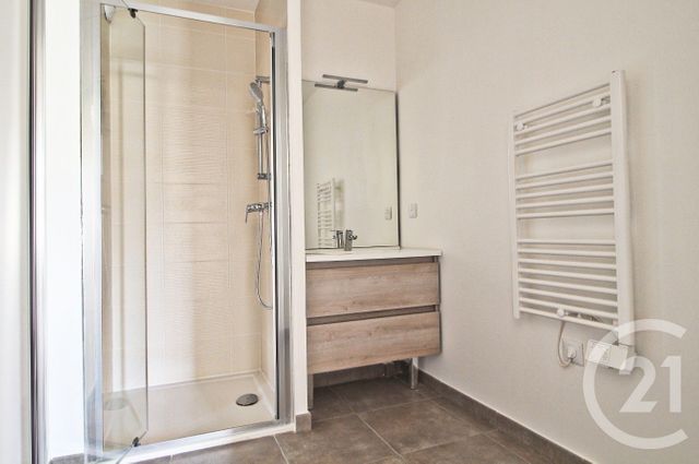 Appartement F3 &agrave; louer - 3 pi&egrave;ces - 66,34 m2 - Montluel - 01 - RHONE-ALPES