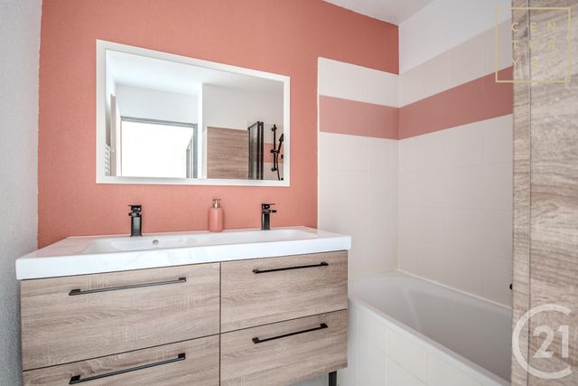 Appartement T3 &agrave; louer - 4 pi&egrave;ces - 62,05 m2 - Maubeuge - 59 - NORD-PAS-DE-CALAIS