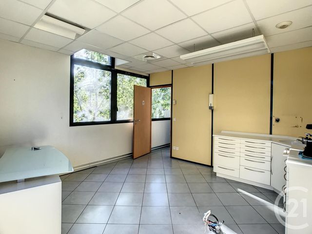 Local commercial à louer - 198.95 m2 - 34 - Herault