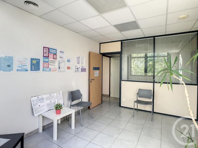 Local commercial à louer - 198.95 m2 - 34 - Herault