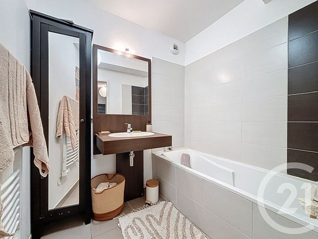 Appartement F3 &agrave; louer - 3 pi&egrave;ces - 66,62 m2 - Castelnau Le Lez - 34 - LANGUEDOC-ROUSSILLON