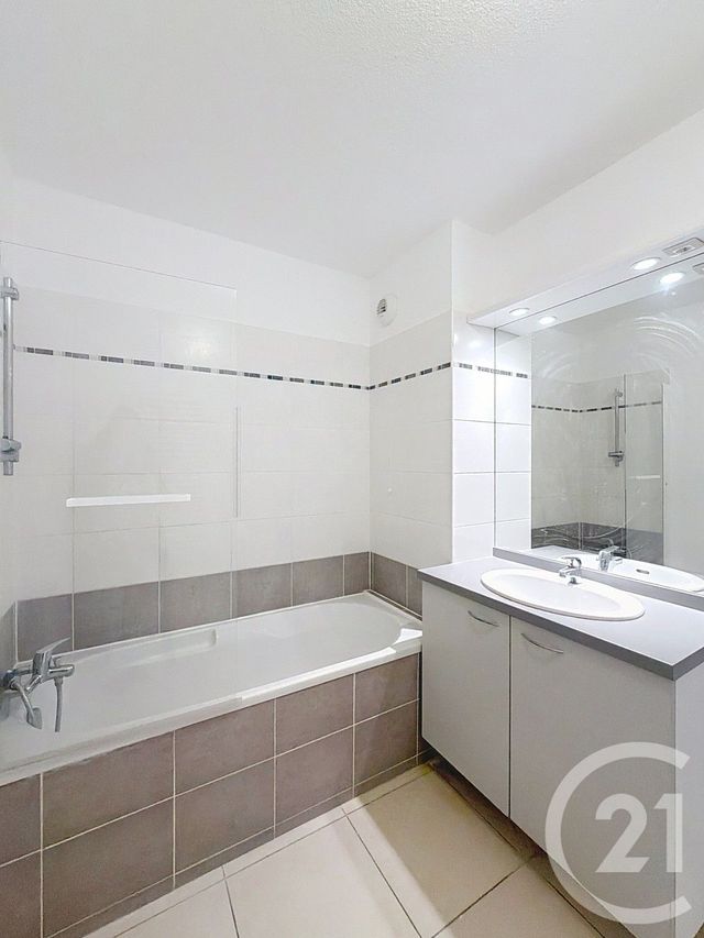Appartement F3 &agrave; louer - 3 pi&egrave;ces - 66,97 m2 - Castelnau Le Lez - 34 - LANGUEDOC-ROUSSILLON