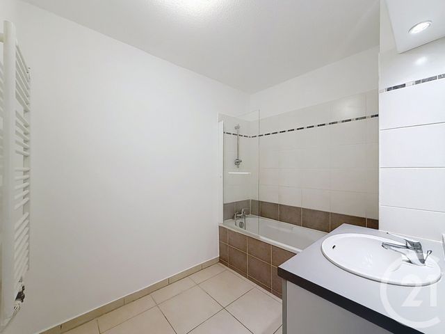 Appartement F3 &agrave; louer - 3 pi&egrave;ces - 66,97 m2 - Castelnau Le Lez - 34 - LANGUEDOC-ROUSSILLON