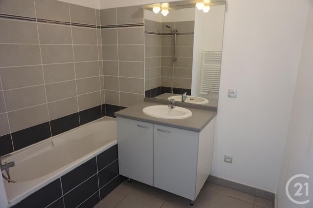 Appartement F3 &agrave; louer - 3 pi&egrave;ces - 64,90 m2 - Castelnau Le Lez - 34 - LANGUEDOC-ROUSSILLON