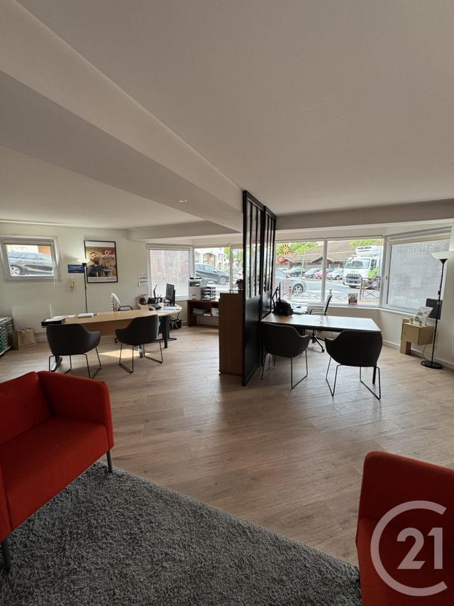 Local commercial à louer - 101.0 m2 - 91 - Essonne