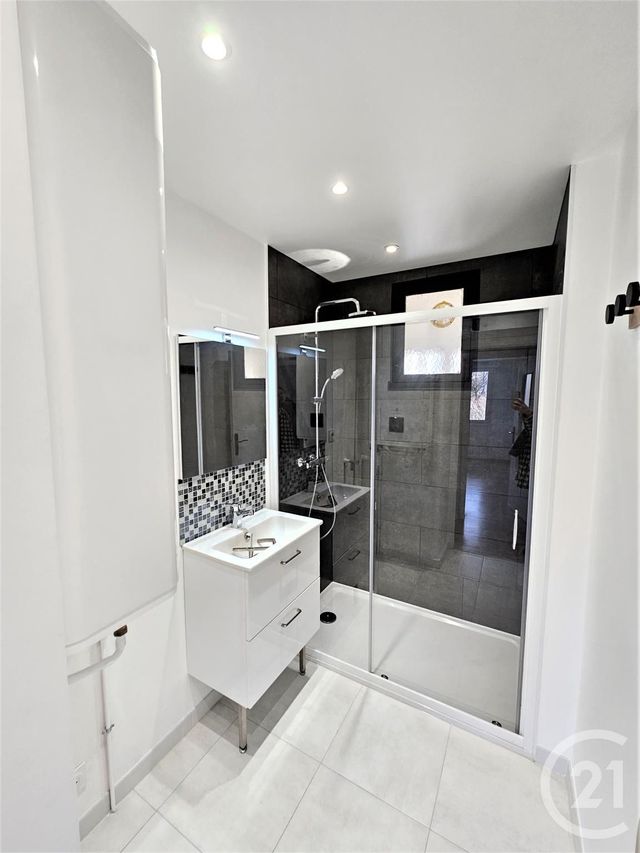 Appartement T3 &agrave; louer - 3 pi&egrave;ces - 63,07 m2 - Chambery - 73 - RHONE-ALPES