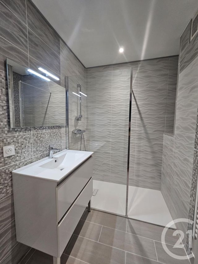 Appartement T3 &agrave; louer - 3 pi&egrave;ces - 61,01 m2 - Aix Les Bains - 73 - RHONE-ALPES