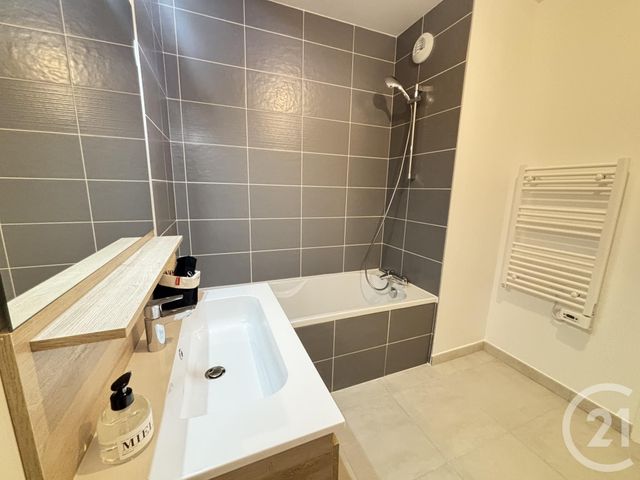 Appartement T3 &agrave; louer - 3 pi&egrave;ces - 61,47 m2 - Aix Les Bains - 73 - RHONE-ALPES