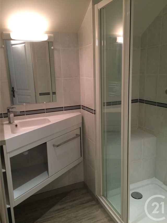 Appartement T3 &agrave; louer - 3 pi&egrave;ces - 36,71 m2 - Aix Les Bains - 73 - RHONE-ALPES