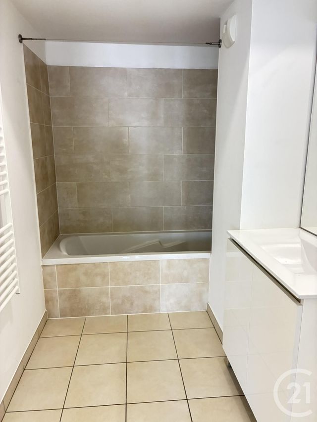 Appartement T3 &agrave; louer - 3 pi&egrave;ces - 65,40 m2 - Aix Les Bains - 73 - RHONE-ALPES