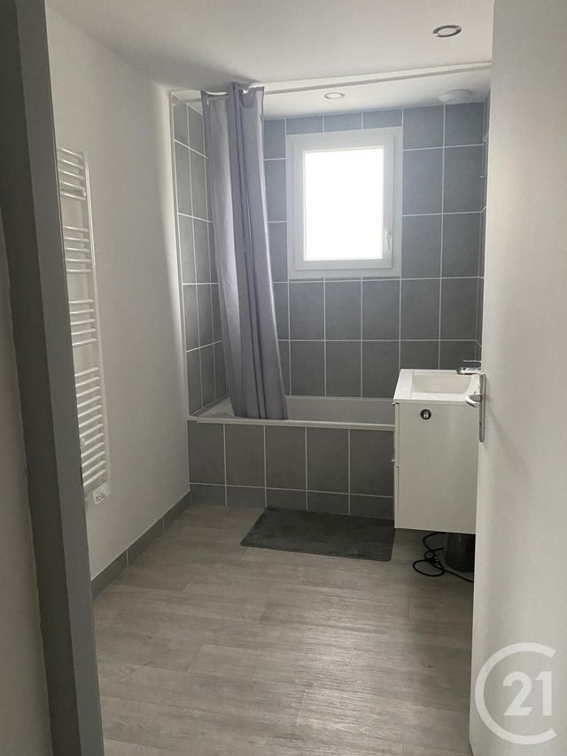 Appartement &agrave; louer - 3 pi&egrave;ces - 90,78 m2 - St Sever - 40 - AQUITAINE