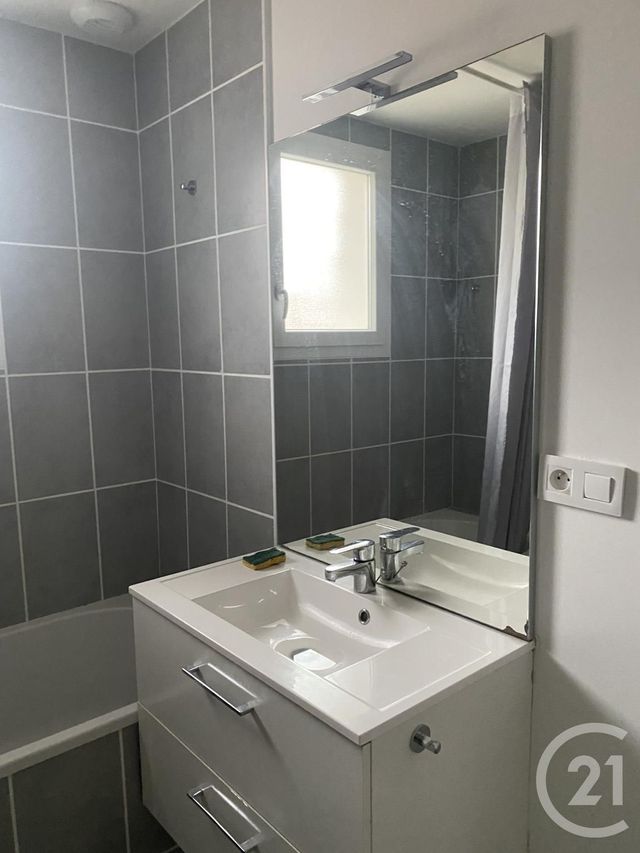 Appartement &agrave; louer - 3 pi&egrave;ces - 90,78 m2 - St Sever - 40 - AQUITAINE