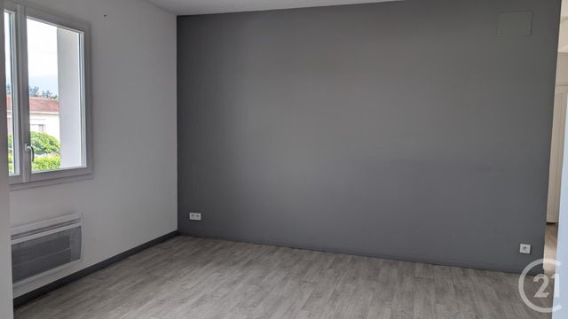 Appartement &agrave; louer - 3 pi&egrave;ces - 90,78 m2 - St Sever - 40 - AQUITAINE