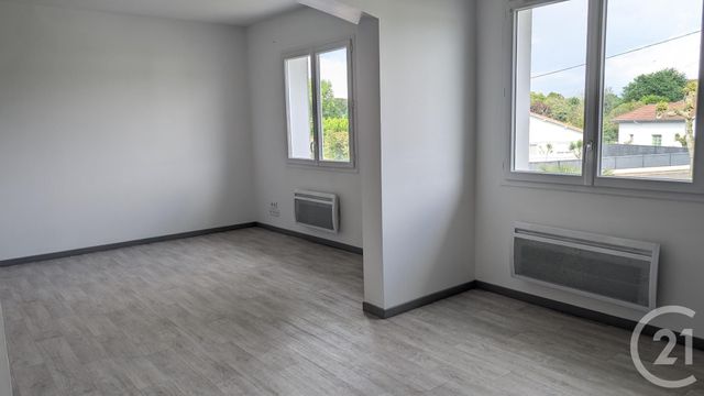 Appartement &agrave; louer - 3 pi&egrave;ces - 90,78 m2 - St Sever - 40 - AQUITAINE
