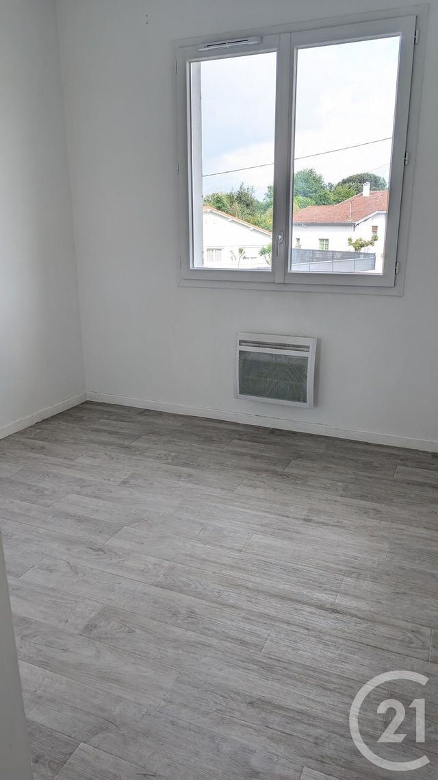 Appartement &agrave; louer - 3 pi&egrave;ces - 90,78 m2 - St Sever - 40 - AQUITAINE