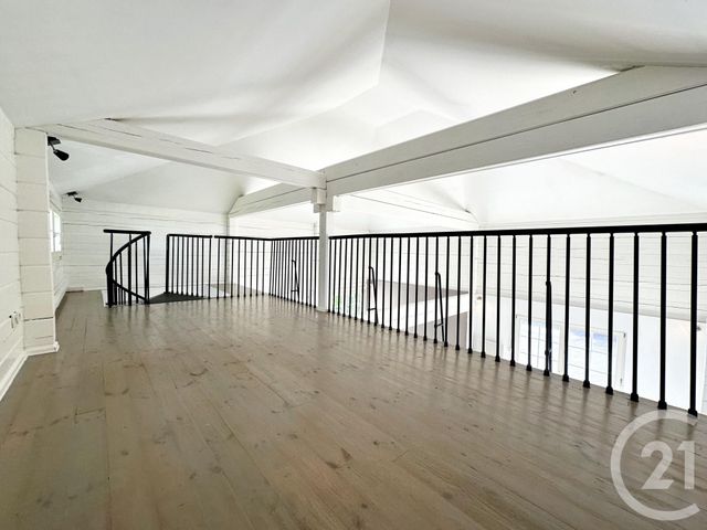 Maison &agrave; louer - 4 pi&egrave;ces - 142 m2 - St Pierre Du Mont - 40 - AQUITAINE